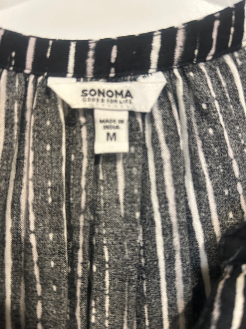 Sonoma Sleeveless Black & White Striped V-Neck Women's Top - Picture 2 of 4